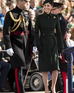 Кейт Миддлтон в зелёном пальто Alexander McQueen на параде в честь Дня святого Патрика